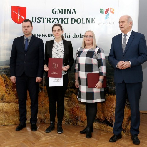 Wręczenie nagród i stypendiów uzdolnionej młodzieży